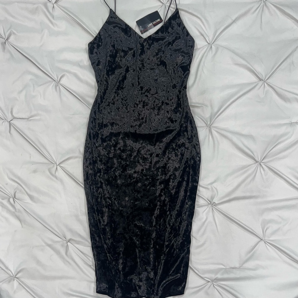 NEVER WORN WITH TAG Love Culture Black Velvet Midi Dress